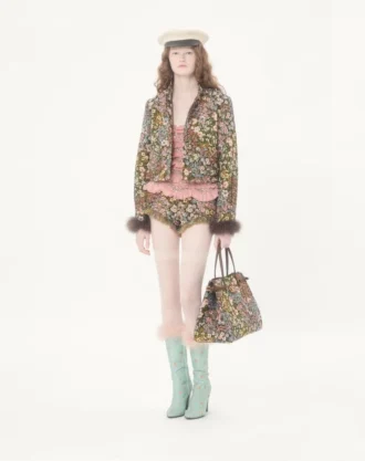 valentino garavani antibes mellemstor shoppingtaske i apres l hiver jacquard stof 1 330x417 - Valentino Garavani Antibes mellemstor shoppingtaske i Apres L'Hiver jacquard-stof