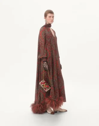 valentino garavani vain broderet skulderclutch med cherryfic mnster 1 330x417 - Valentino Garavani Vain broderet skulderclutch med Cherryfic-m&oslash;nster